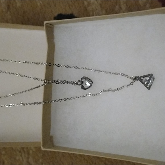 🌺Beautiful double chained necklace with floating crystals in sparking shapes. - Picture 8 of 8